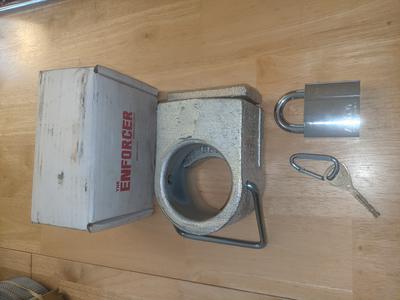 5th wheel secure lock set